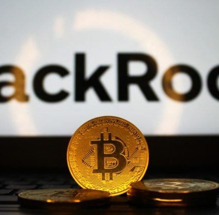 Blackrock’s $300M IBIT Exit Extends Bitcoin ETF Outflow Streak to 8 Days