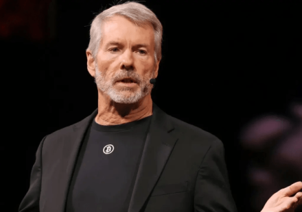 Saylor Blasts Bitcoin Doom Narrative, Says $400B AI Frenzy Drained Crypto Capital
